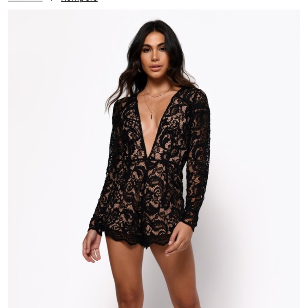 NWT TOBI Ruby Black Scallop Open Back Long Sleeve Lace Romper Size Medium